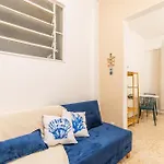 Studio No Leme Copacabana Com Cama Queen, Ar Split, Wifi, Tvsmart, Portaria 24 Horas E 400M Da Praia