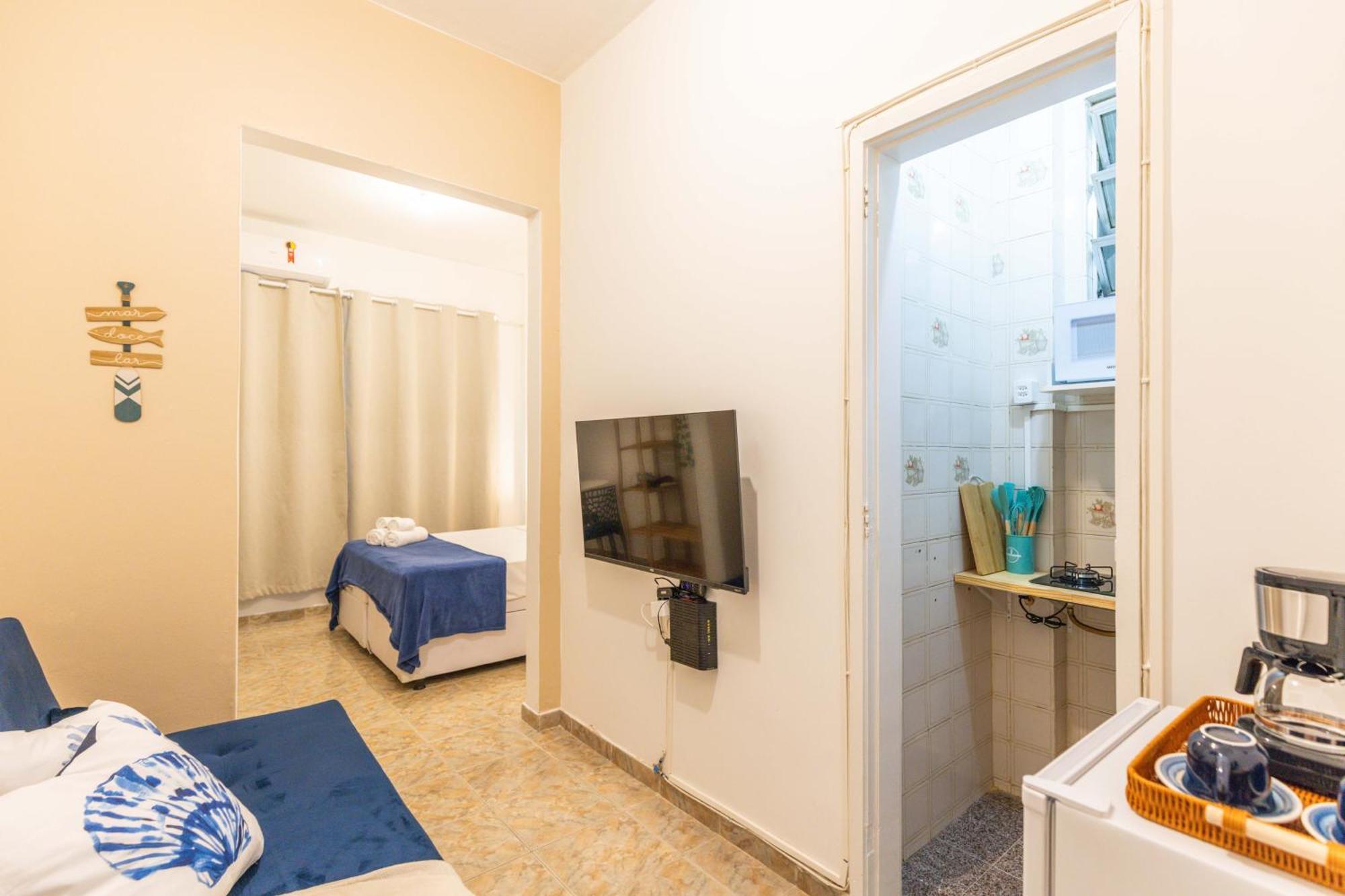 No Leme Copacabana Com Cama Queen, Ar Split, Wifi, Tvsmart, Portaria 24 E 400m Da Apartamento