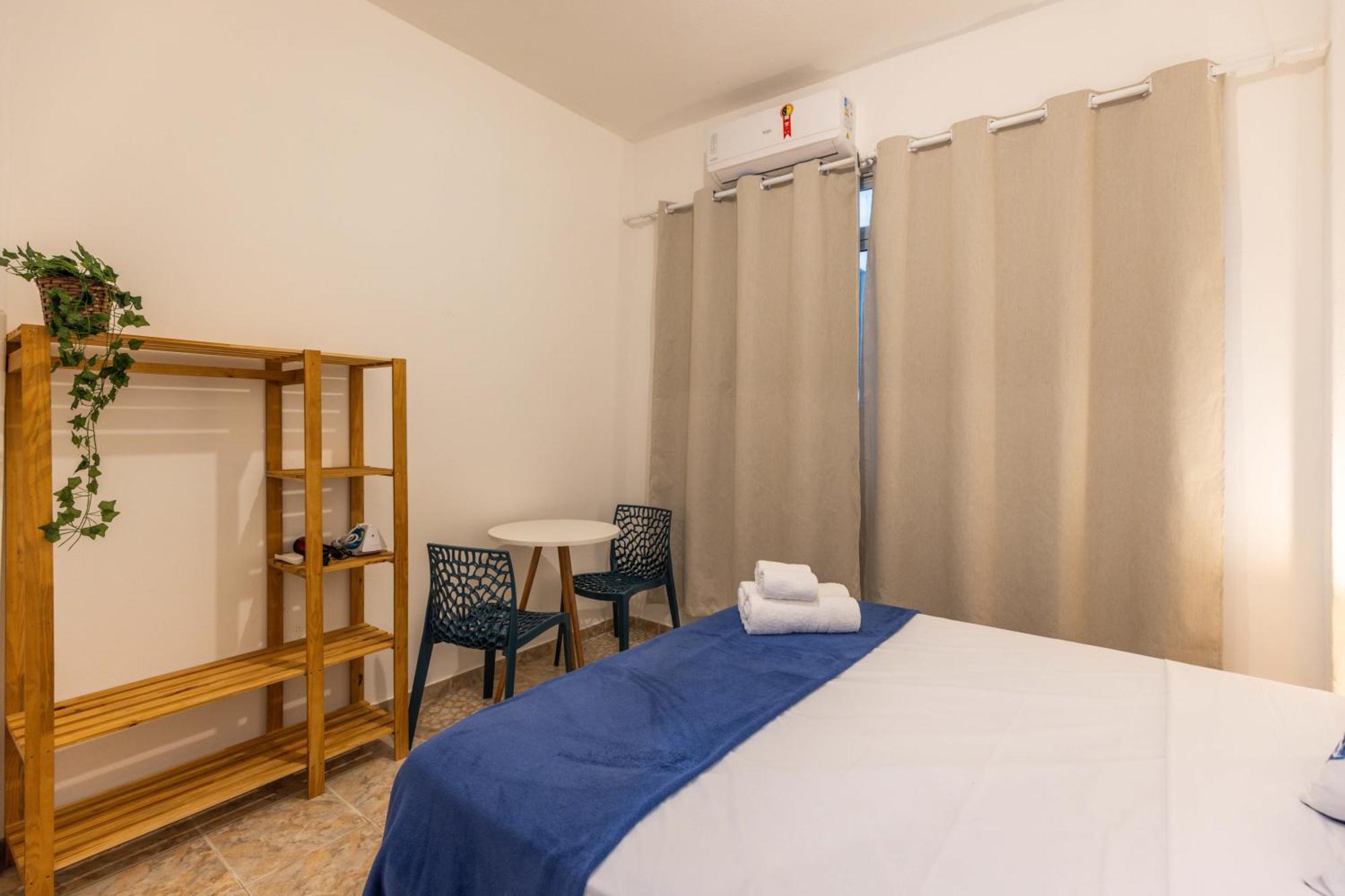 No Leme Copacabana Com Cama Queen, Ar Split, Wifi, Tvsmart, Portaria 24 E 400m Da Apartamento Rio de Janeiro
