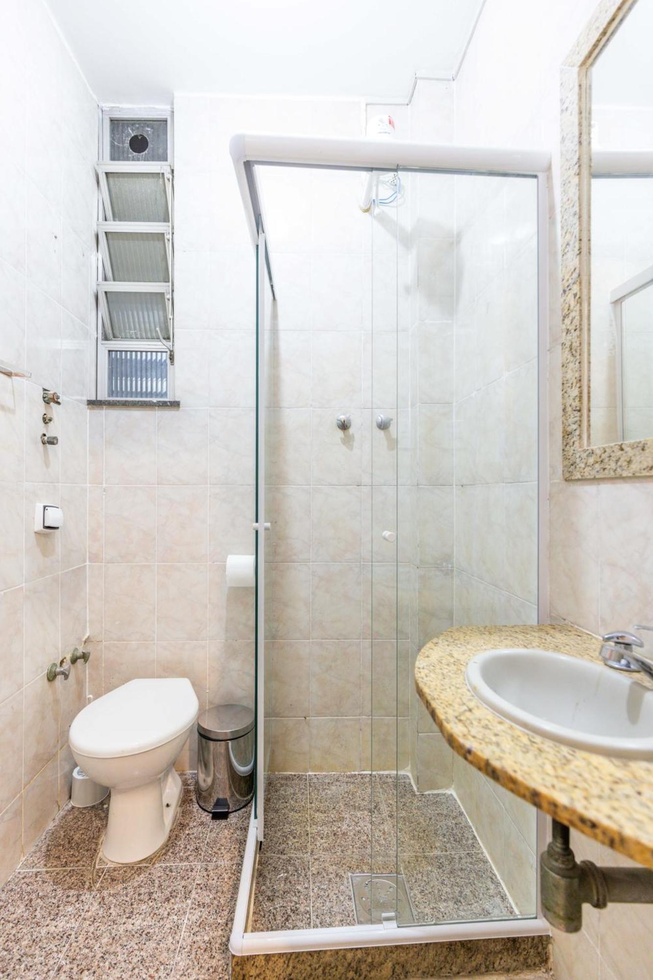 No Leme Copacabana Com Cama Queen, Ar Split, Wifi, Tvsmart, Portaria 24 E 400m Da