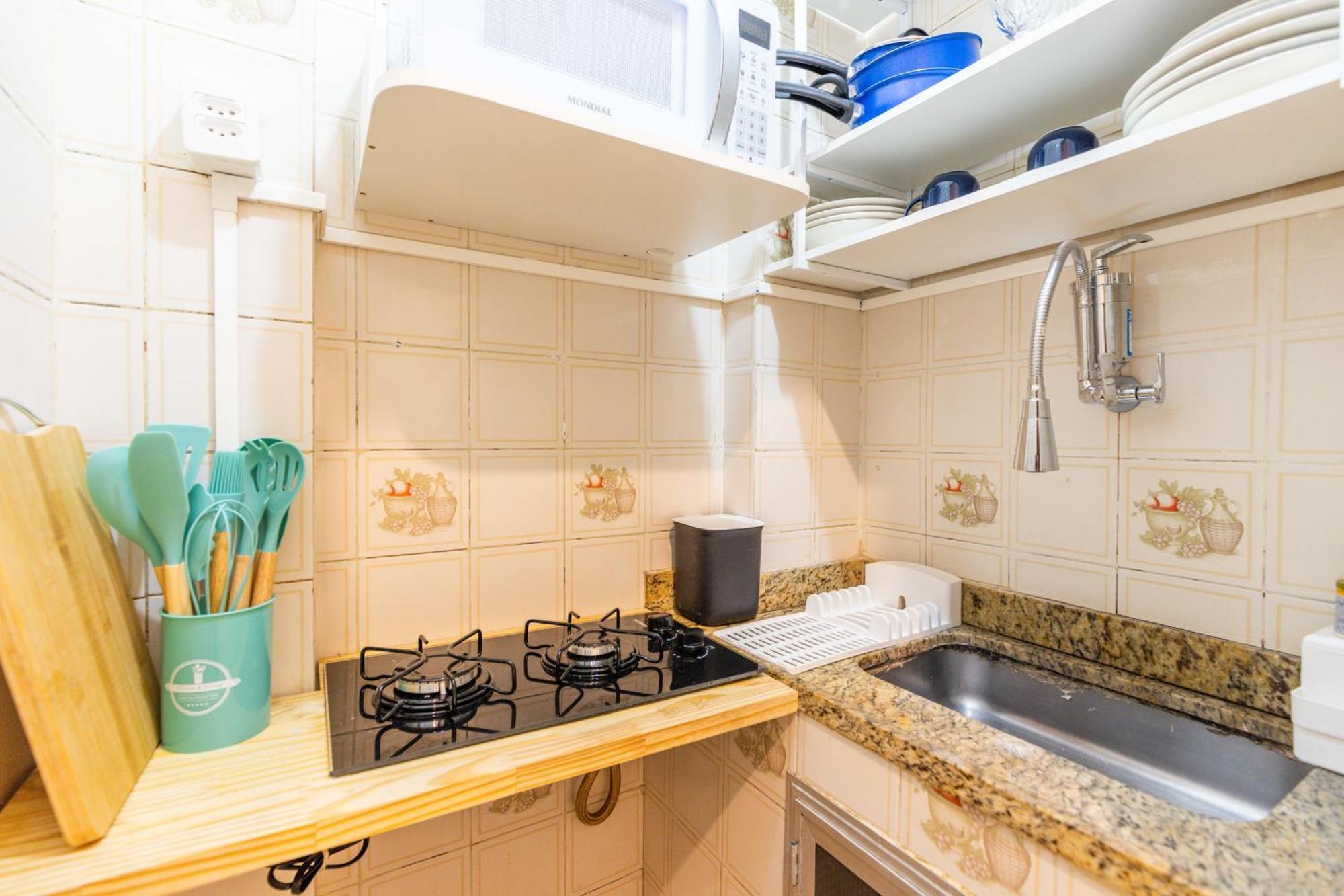 No Leme Copacabana Com Cama Queen, Ar Split, Wifi, Tvsmart, Portaria 24 E 400m Da Apartamento Rio de Janeiro