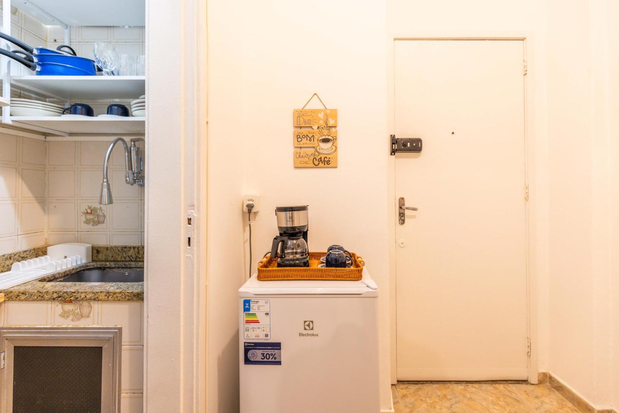 Apartment No Leme Copacabana Com Cama Queen, Ar Split, Wifi, Tvsmart, Portaria 24 E 400m Da Rio de Janeiro